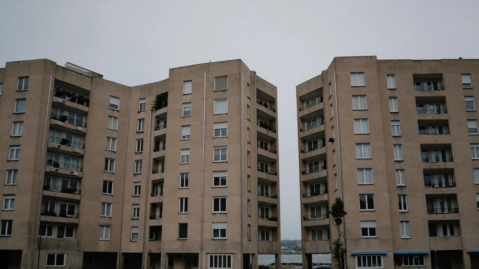 Immeubles de la reconstruction d'après-guerre et des années 70 à Cherbourg